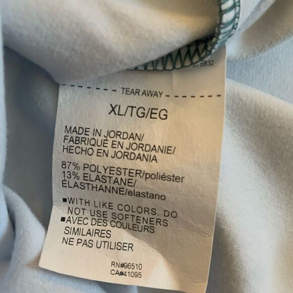 Under Armour woman’s turtle neck shirt perfect for winter and very soft - Picture 3 of 3